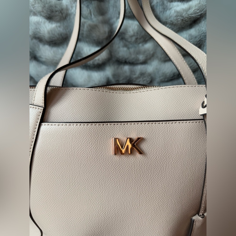 Pink MK purse w/ straps - Picture 5 of 10